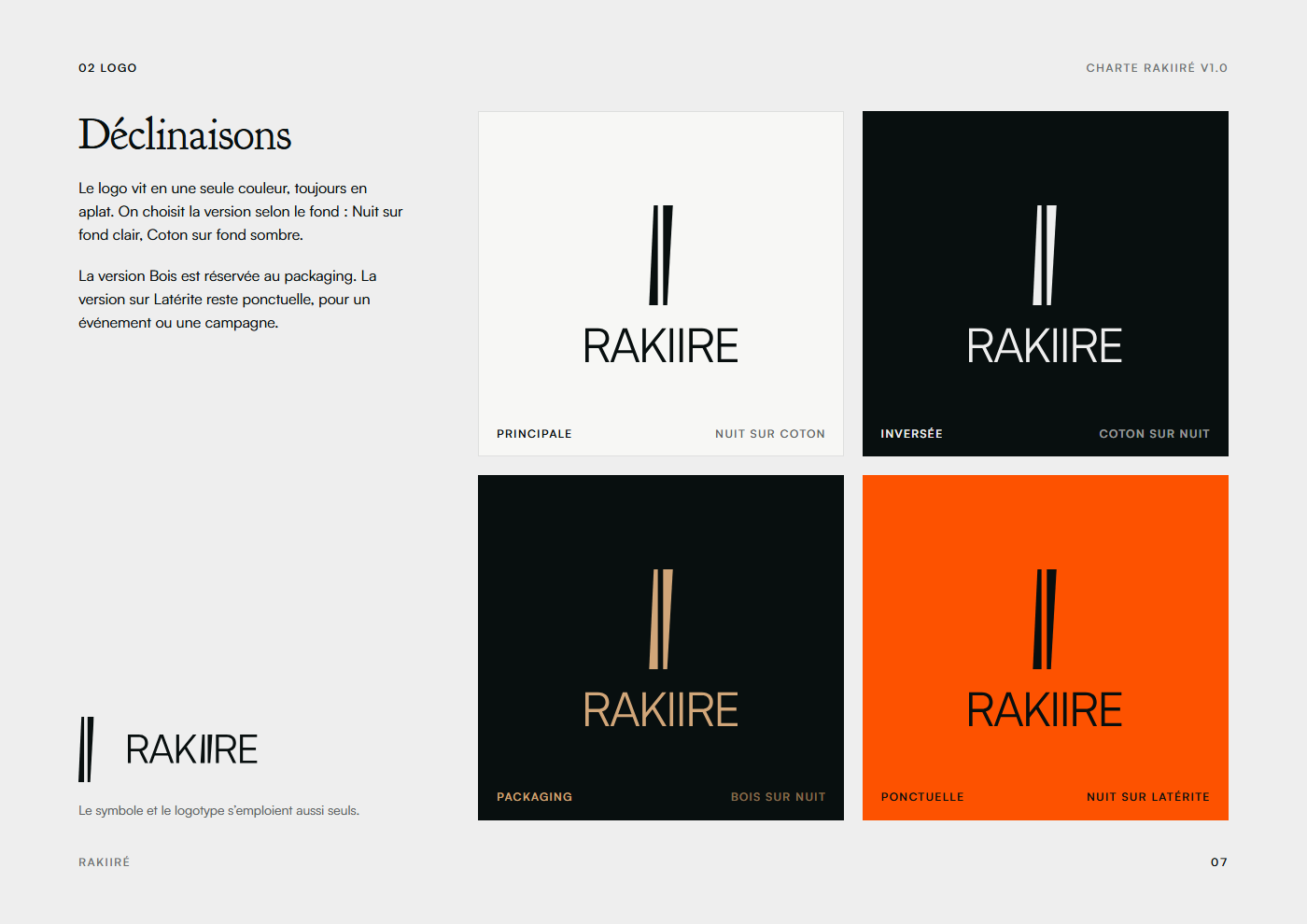 Les quatre d&eacute;clinaisons du logo : noir sur blanc, blanc sur noir, beige sur noir pour le packaging, noir sur orange
